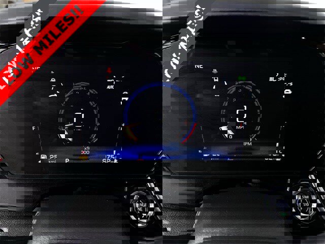 Used 2025 Chevrolet Trax RS w/ Sunroof Package image 12