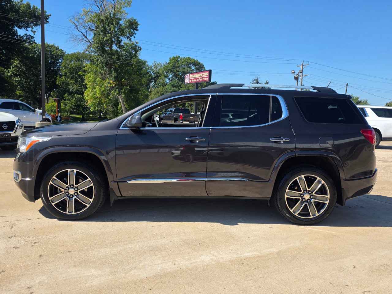 Used 2019 GMC Acadia Denali image 8