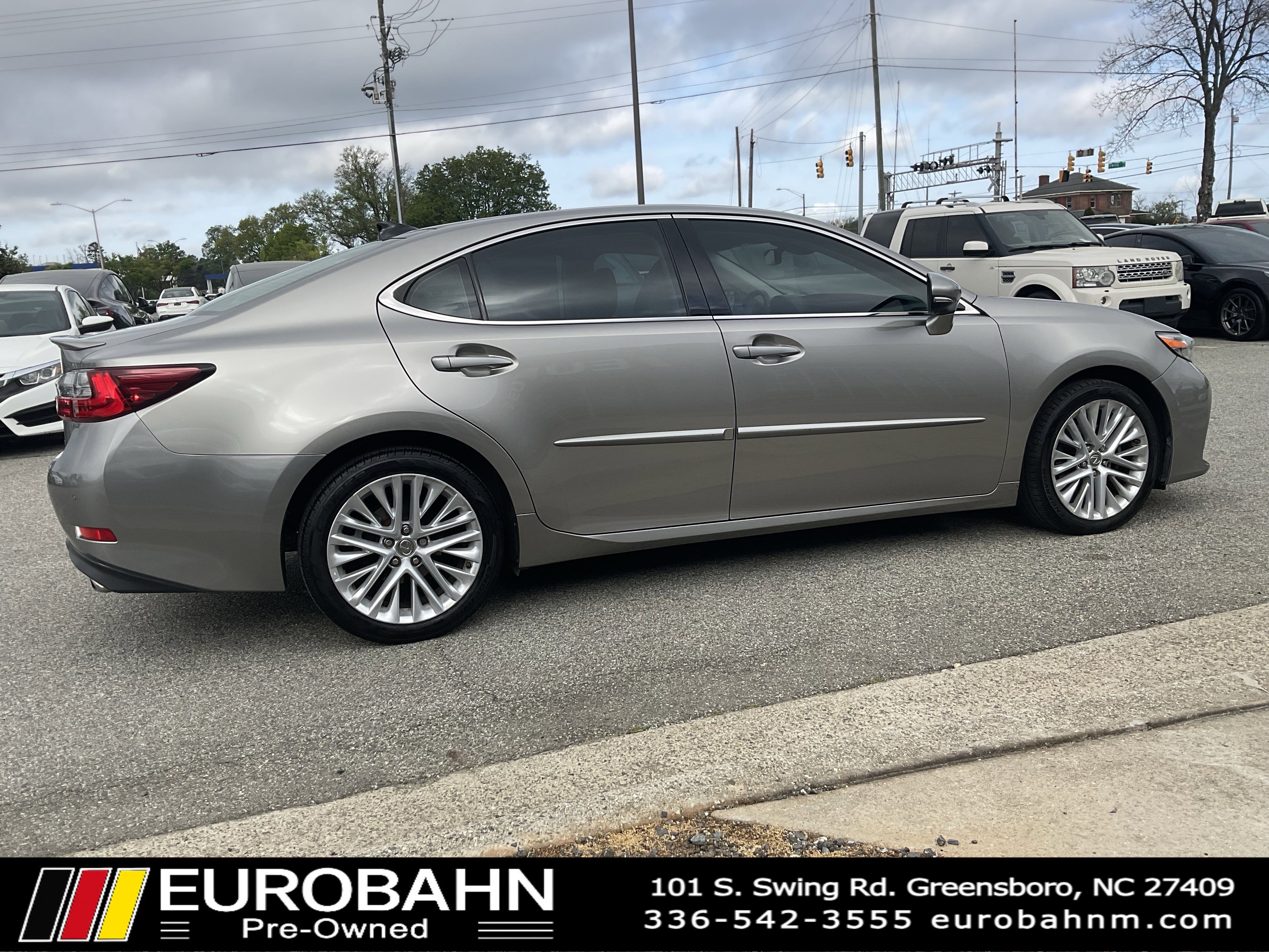 Used 2016 Lexus ES 350 w/ Ultra Luxury Package image 29