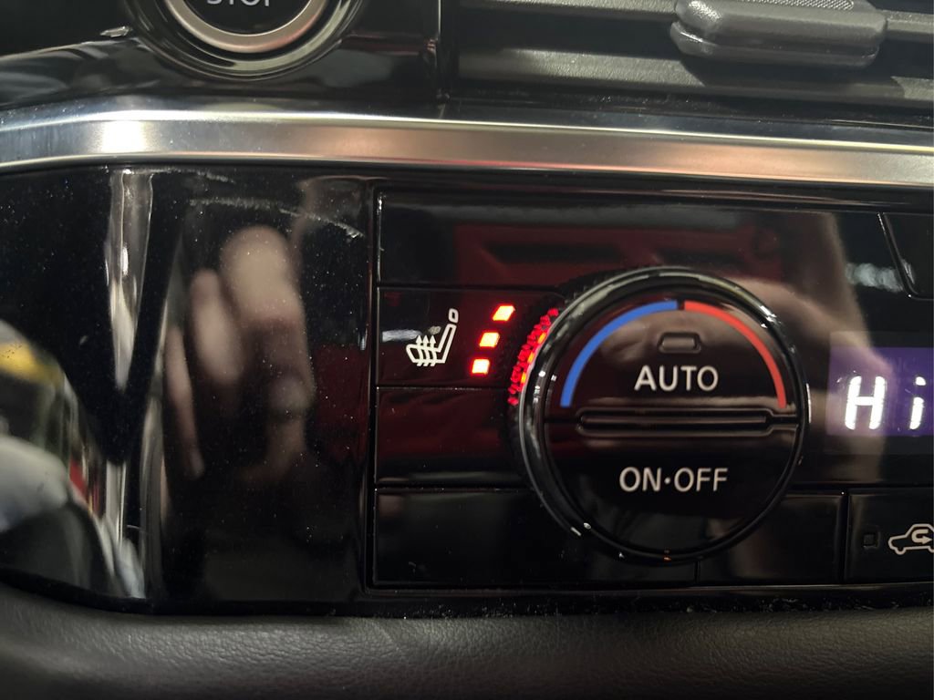 Used 2023 Nissan Pathfinder SL w/ Black Appearance Package image 35