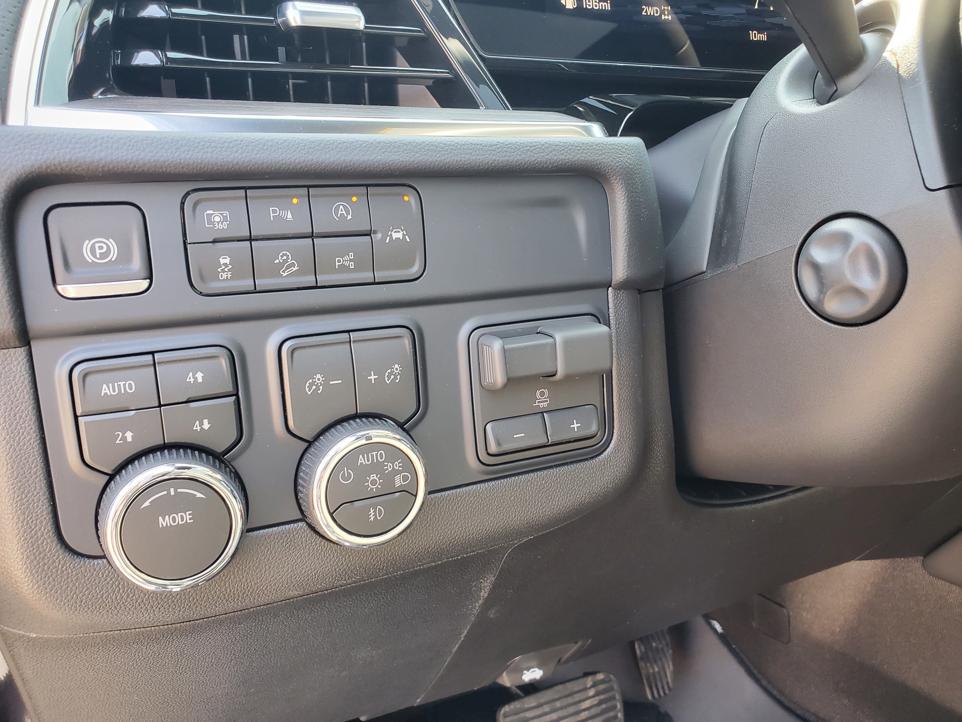 New 2026 Chevrolet Suburban Premier w/ Sun And Tow Package AWD/4WD image 12