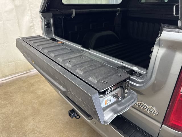 Used 2024 Chevrolet Silverado 1500 High Country w/ Technology Package AWD/4WD image 30