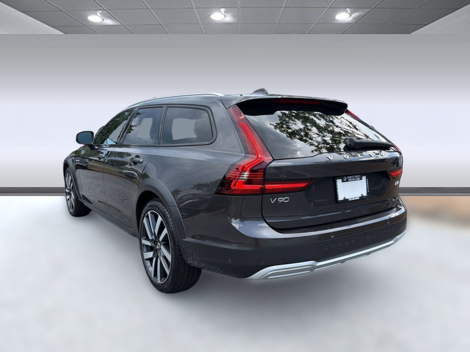 Certified 2025 Volvo V90 B6 Cross Country Ultra AWD/4WD image 3