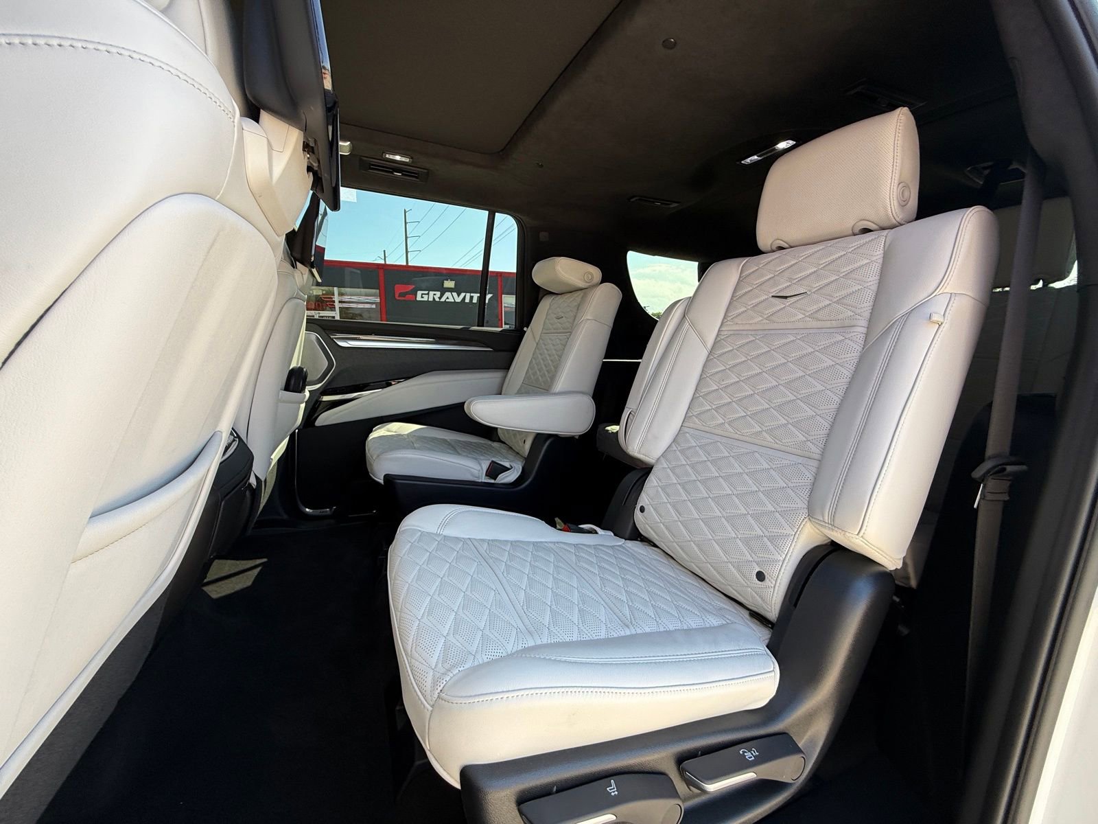 Used 2025 Cadillac Escalade ESV V AWD/4WD image 22
