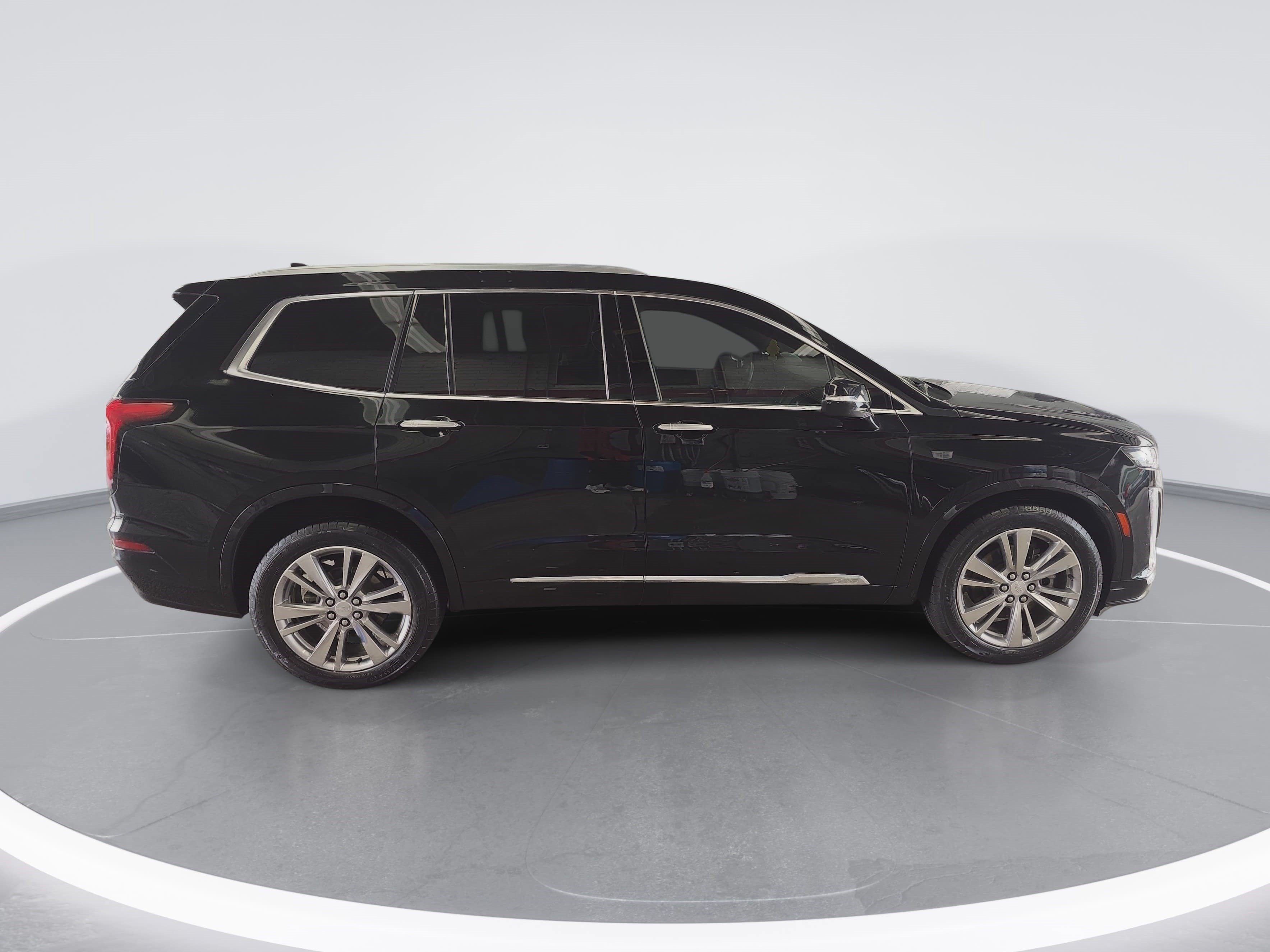 Used 2023 Cadillac XT6 Premium Luxury AWD/4WD image 2