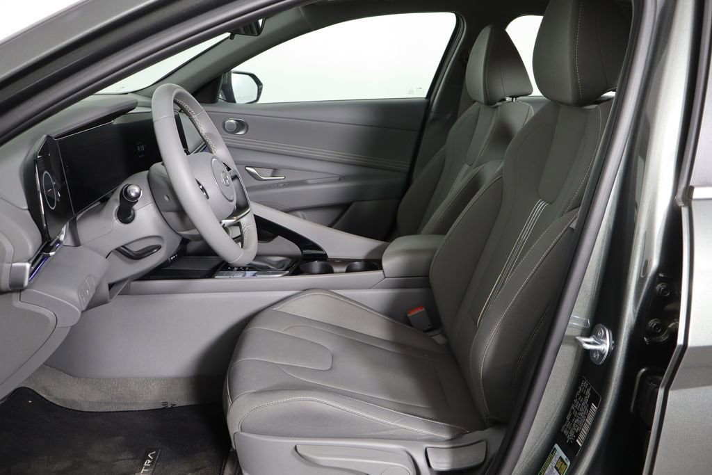 Used 2025 Hyundai Elantra SEL FWD image 14