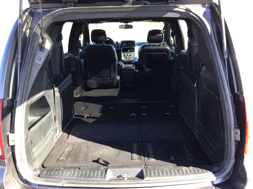 Used 2015 Dodge Grand Caravan SXT image 12