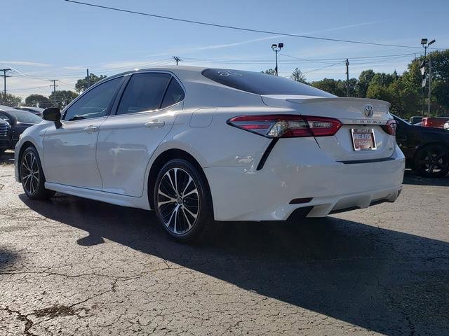 Used 2018 Toyota Camry SE image 4