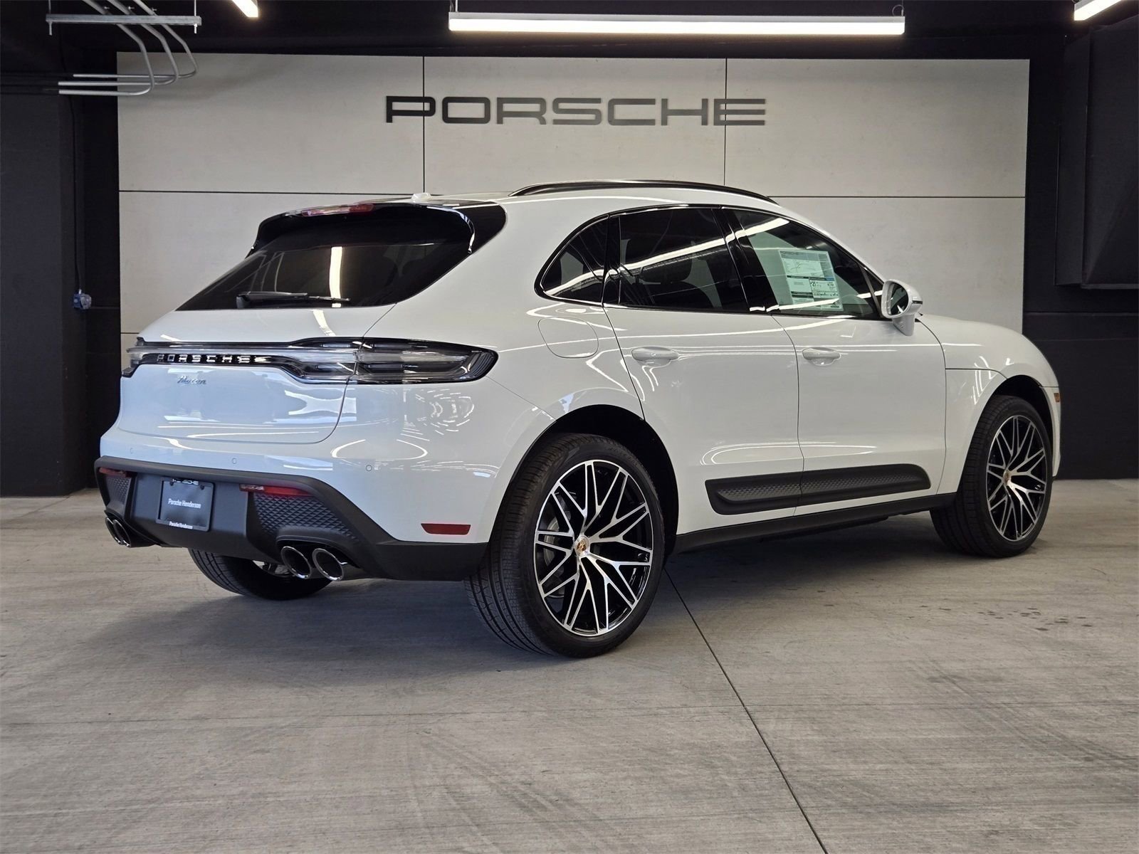 Used 2025 Porsche Macan Base image 6
