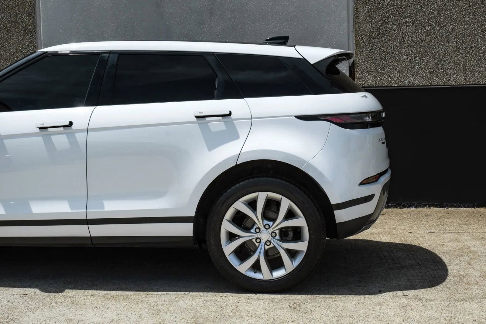 Used 2020 Land Rover Range Rover Evoque SE AWD/4WD image 16