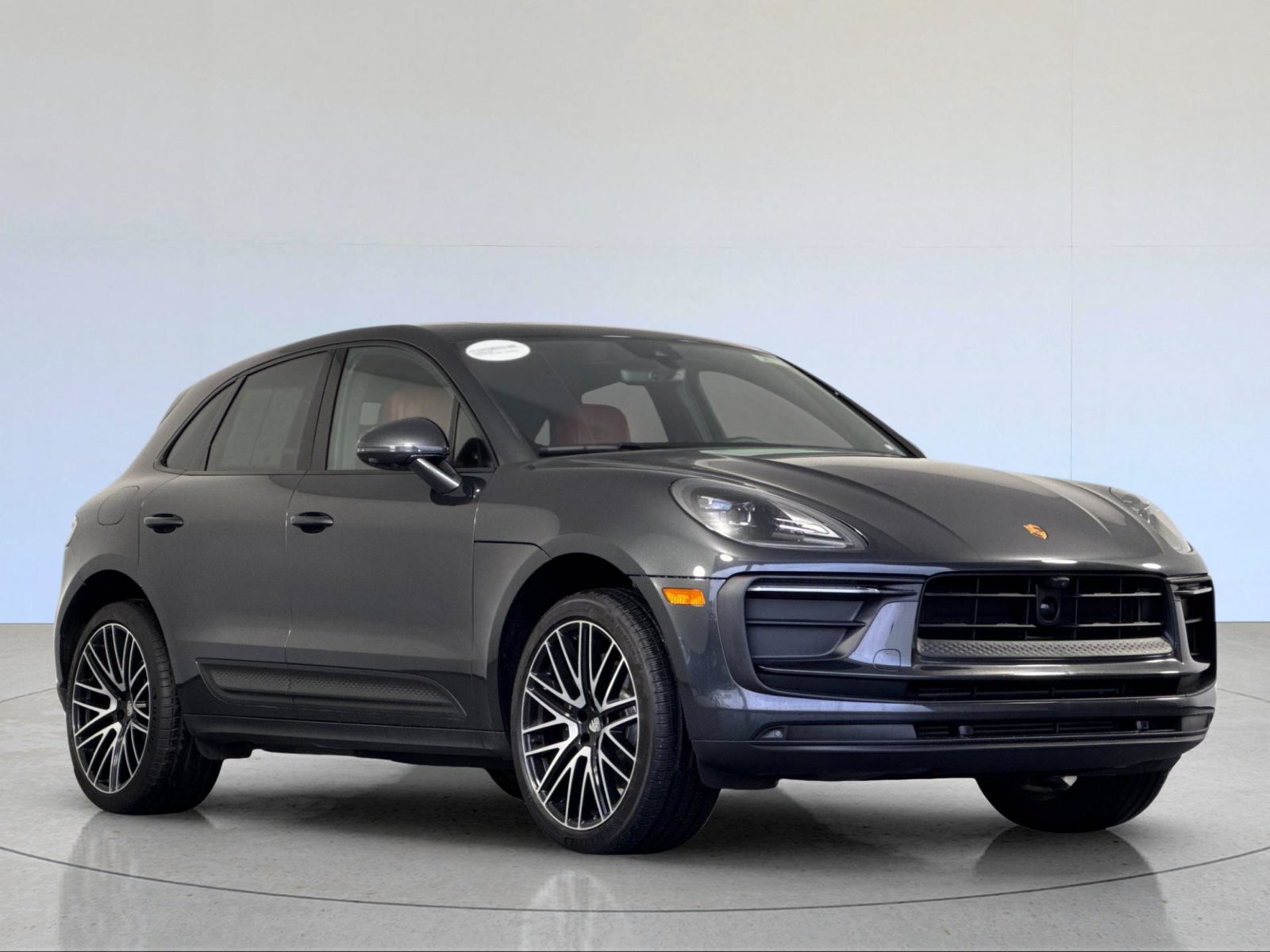 Certified 2025 Porsche Macan AWD/4WD image 10