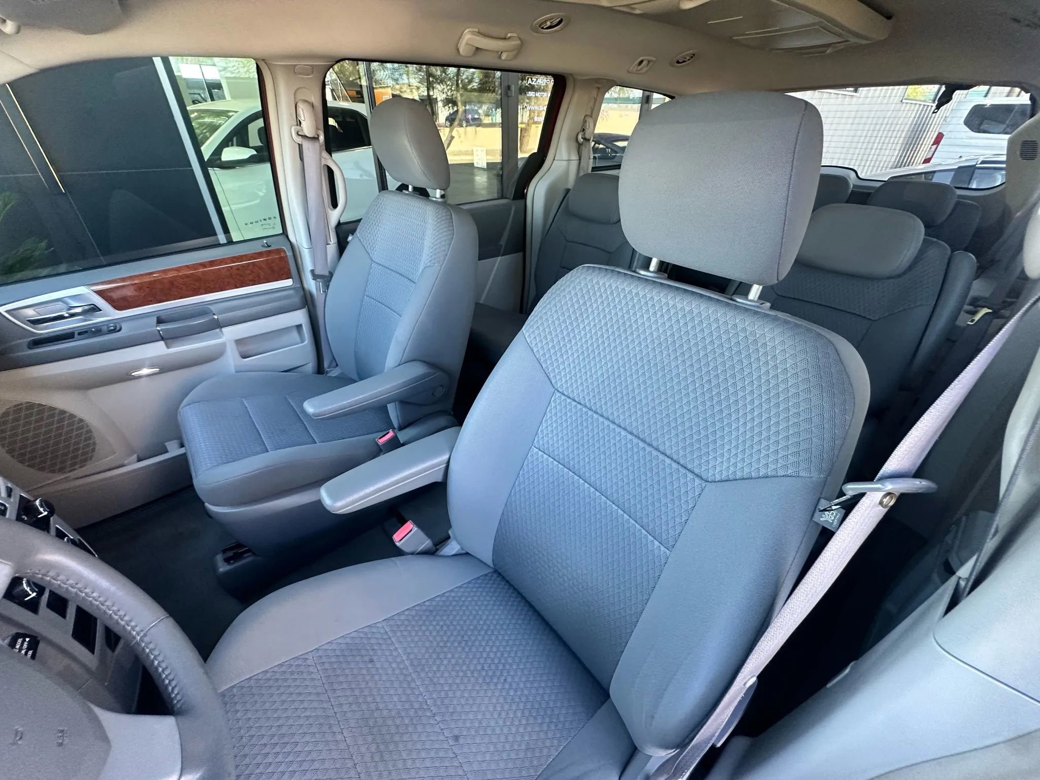 Used 2009 Chrysler Town & Country Touring image 18