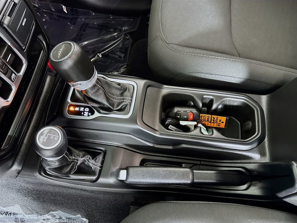 Used 2023 Jeep Gladiator Overland image 17