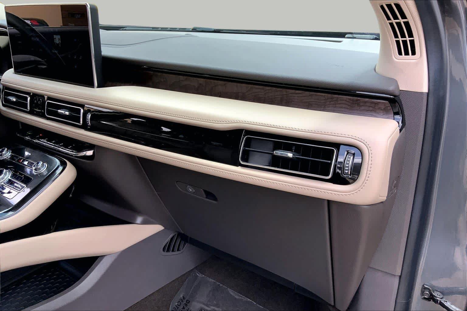 Used 2022 Lincoln Nautilus Reserve AWD/4WD image 19