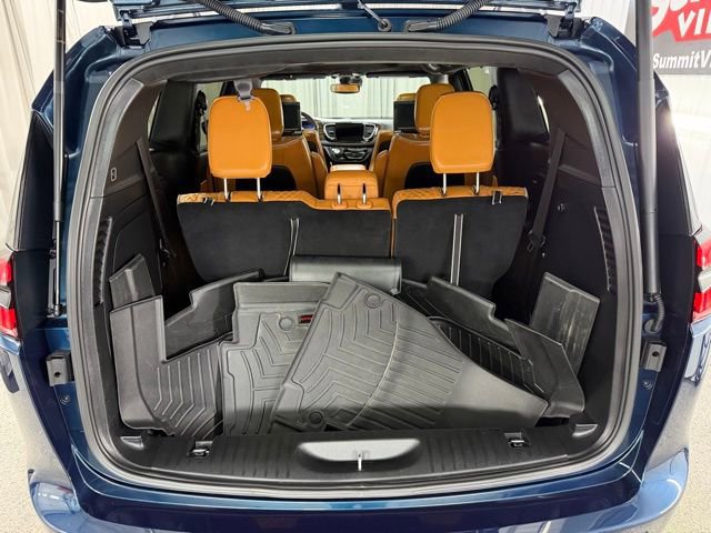 Used 2023 Chrysler Pacifica Pinnacle image 9