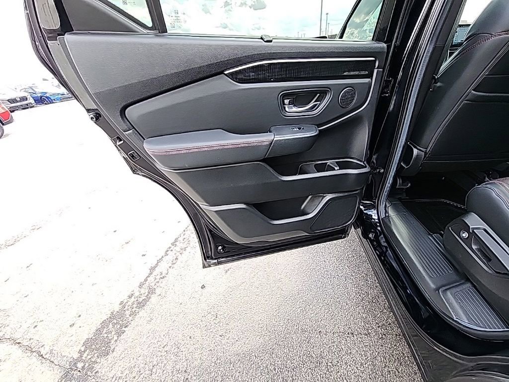 Certified 2025 Honda Pilot Black Edition image 26