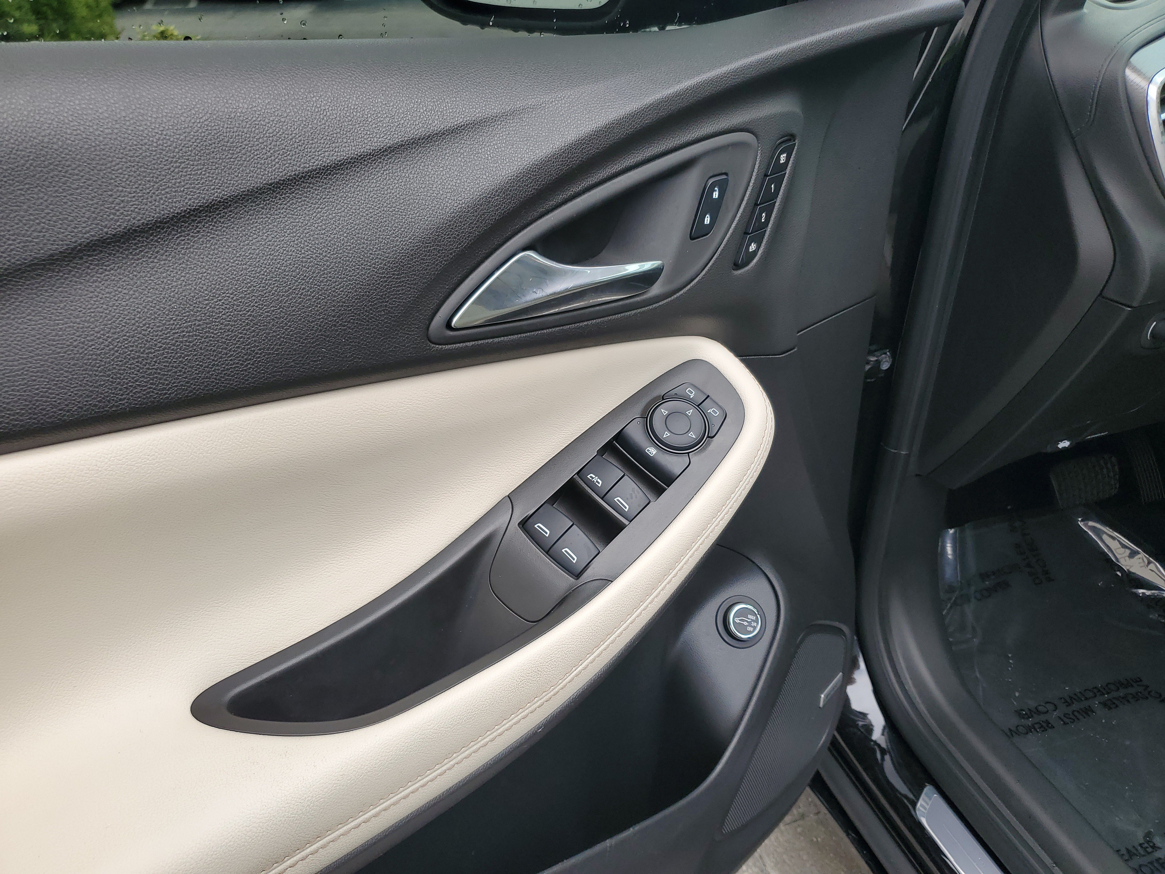 Used 2025 Buick Encore GX Avenir w/ Avenir Technology Package FWD image 19