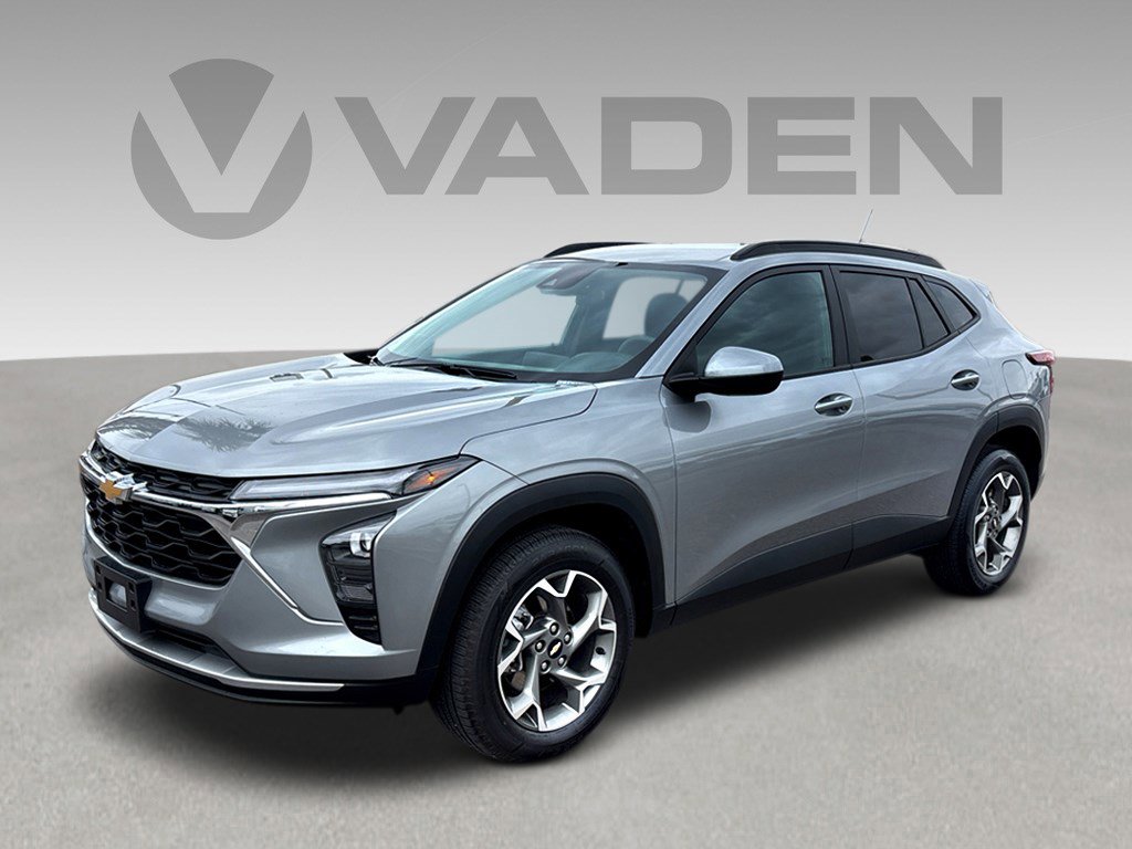 Used 2025 Chevrolet Trax LT FWD image 3