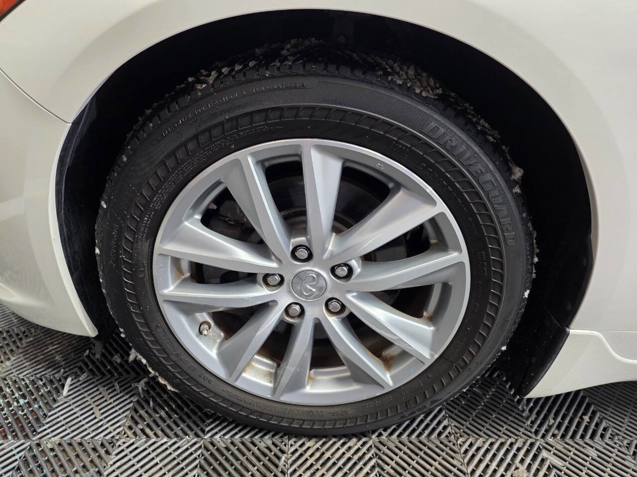 Used 2015 INFINITI Q50 image 28