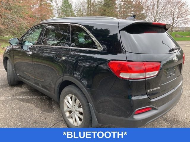 Used 2017 Kia Sorento AWD w/ LX Convenience Package image 5