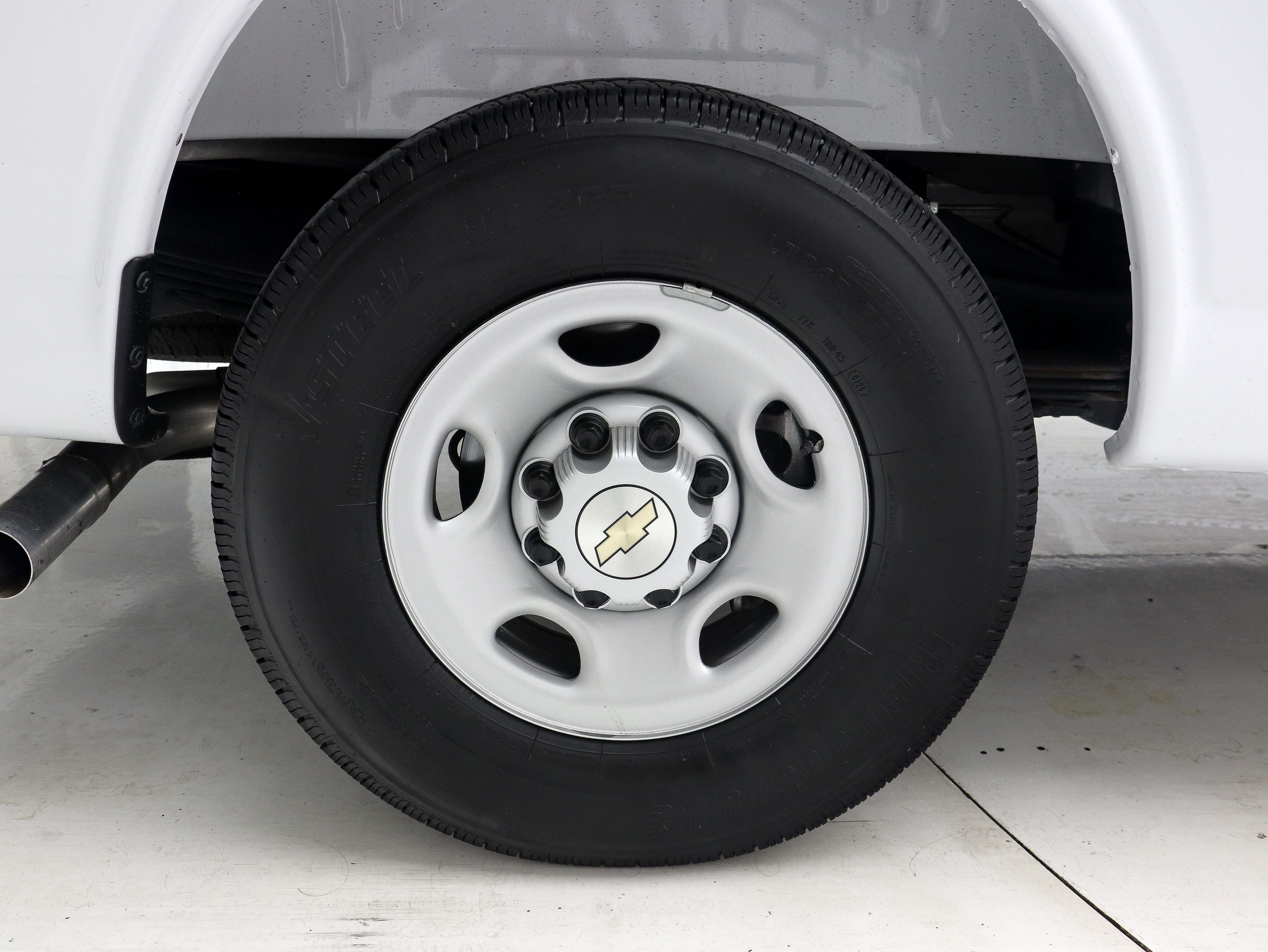 Used 2025 Chevrolet Express 3500 LS RWD image 28