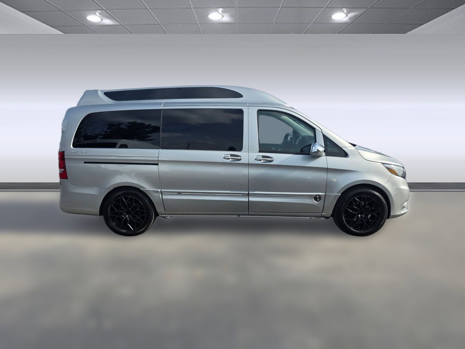 Used 2018 Mercedes-Benz Metris Passenger image 8