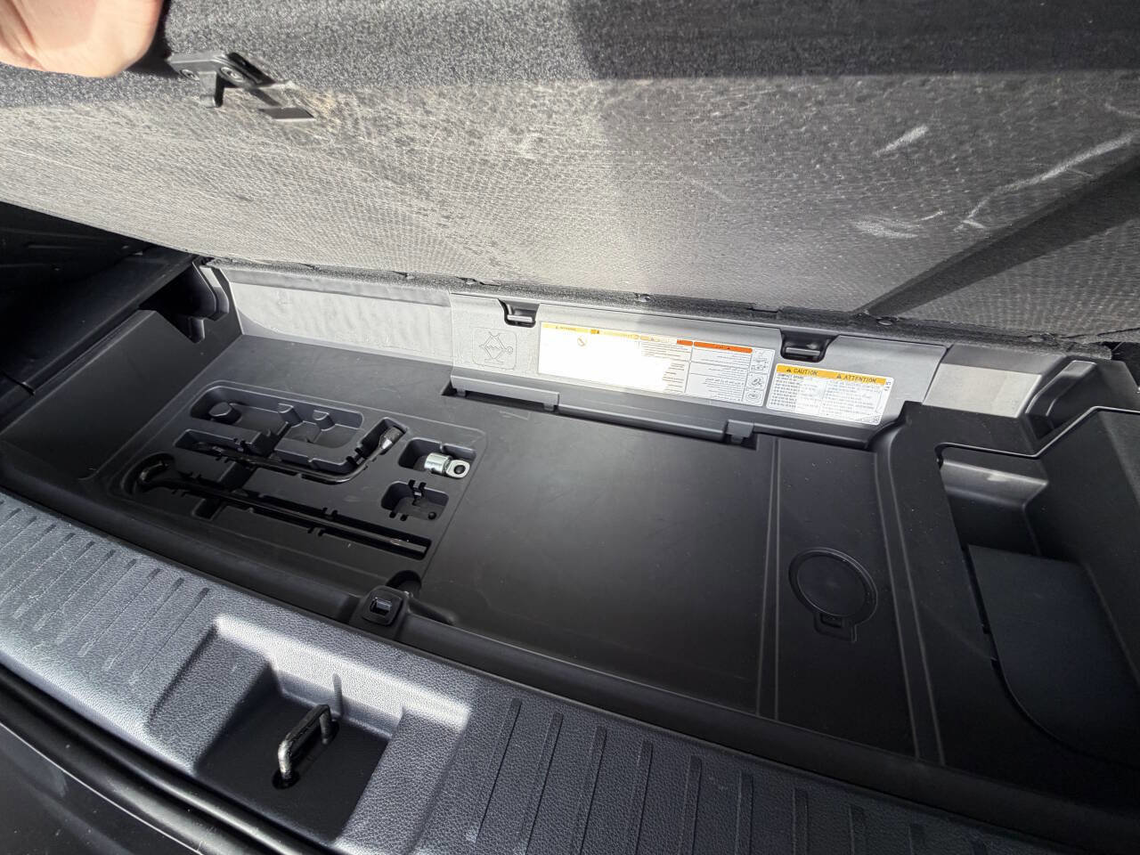 Used 2020 Toyota Highlander LE image 33