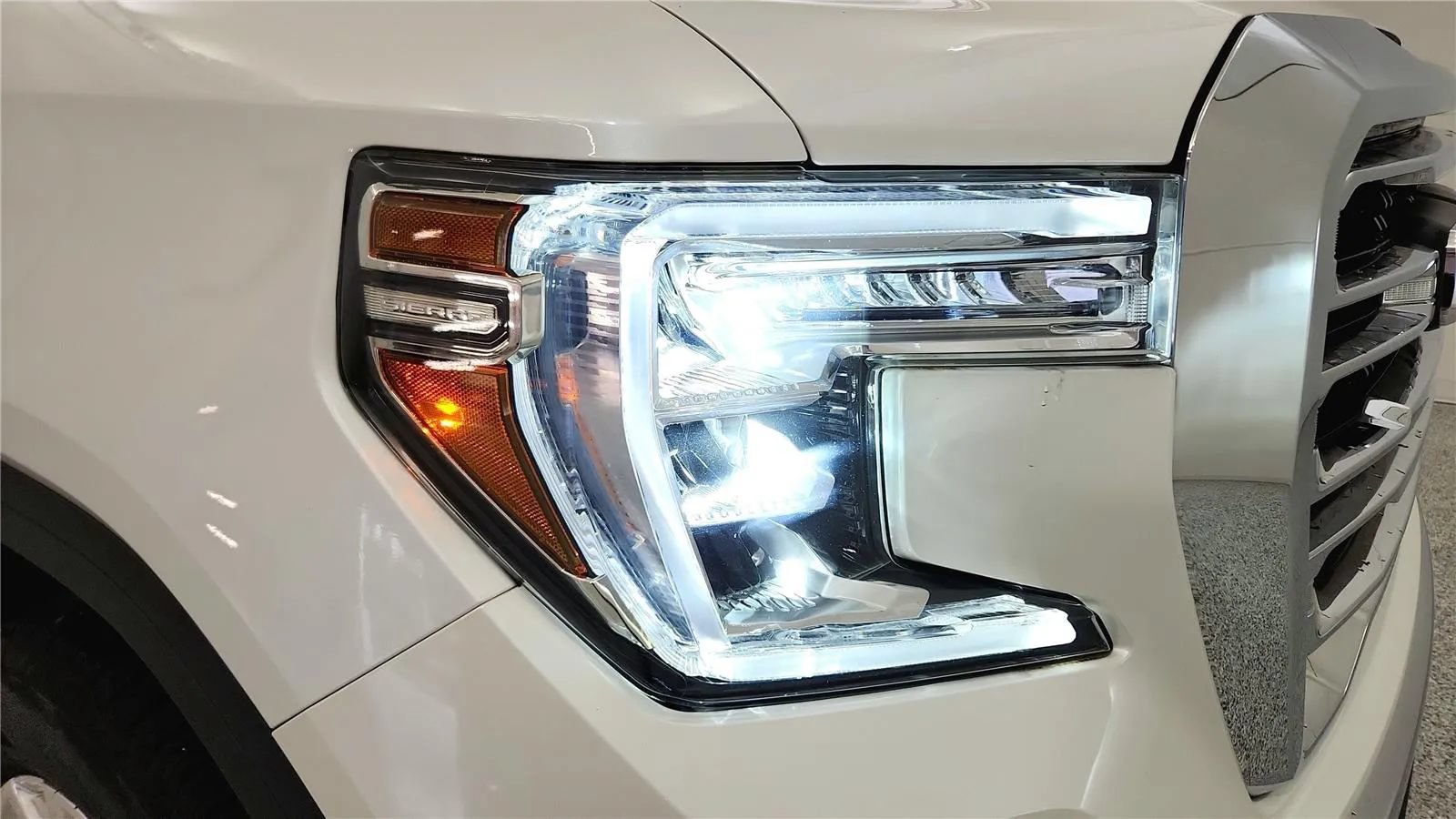 Used 2020 GMC Sierra 1500 SLT w/ SLT Convenience Package AWD/4WD image 14