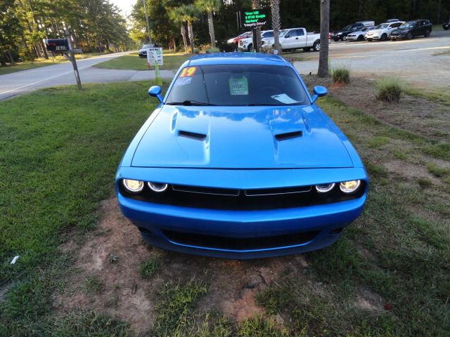 Used 2019 Dodge Challenger SXT image 2