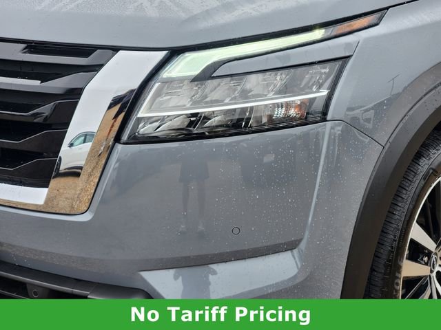 Used 2024 Nissan Pathfinder Platinum w/ Cargo Package FWD image 6