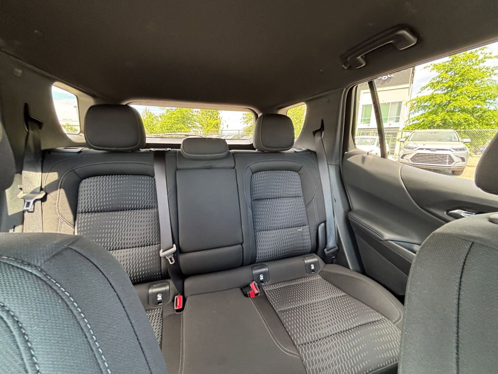 Used 2025 Chevrolet Equinox LT FWD image 37