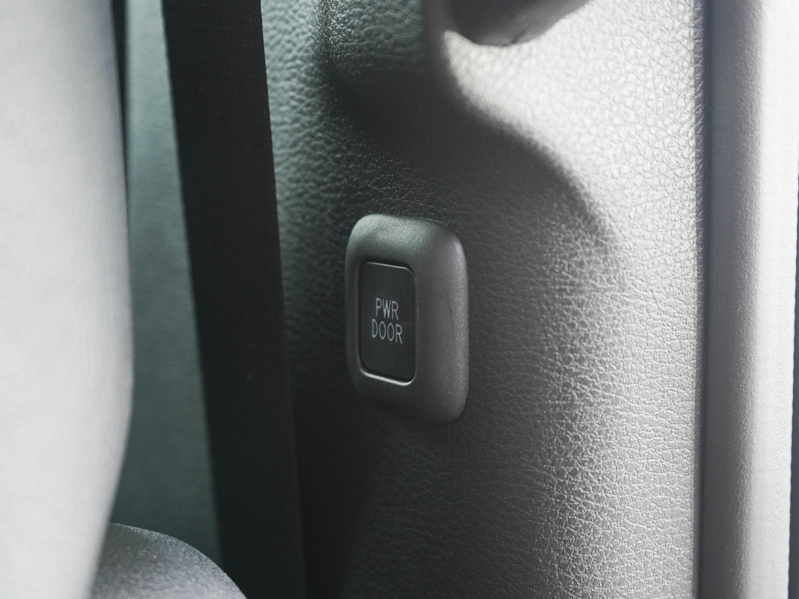 Used 2026 Toyota Sienna Platinum AWD/4WD image 18