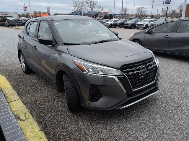 Used 2024 Nissan Kicks S image 3