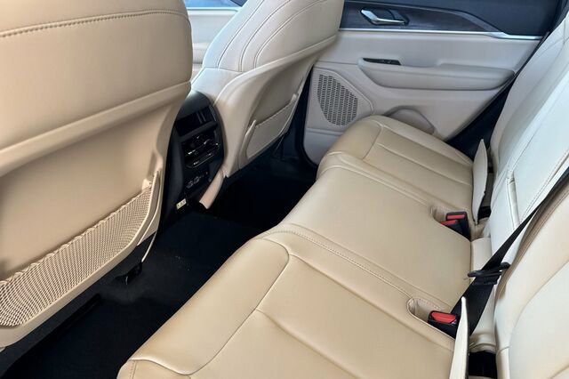 New 2025 Jeep Grand Cherokee Limited image 9