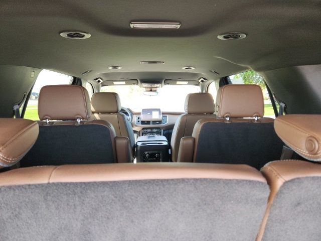 Used 2024 Chevrolet Tahoe High Country AWD/4WD image 17