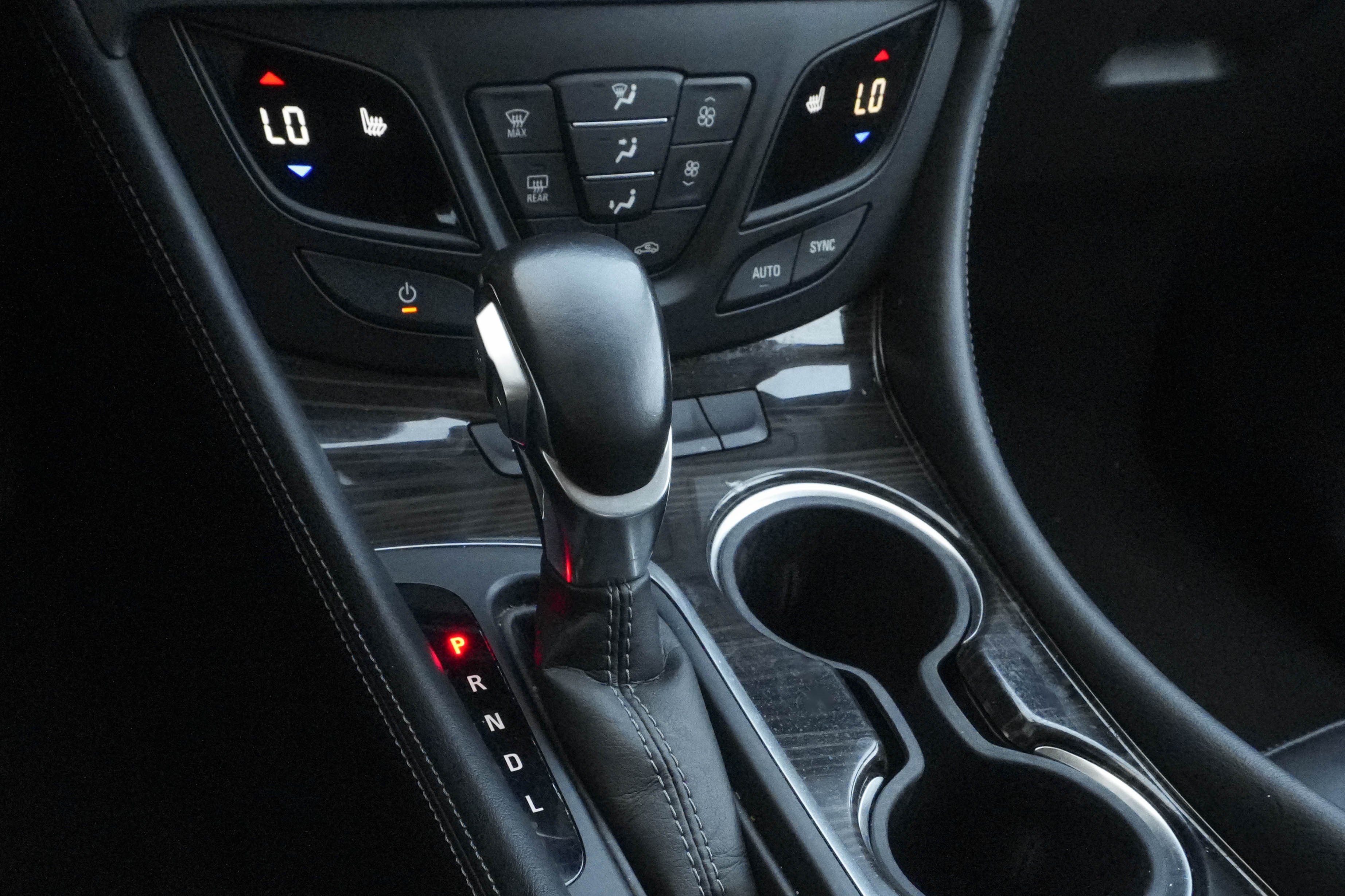 Used 2020 Buick Envision Essence w/ Experience Buick Package FWD image 27