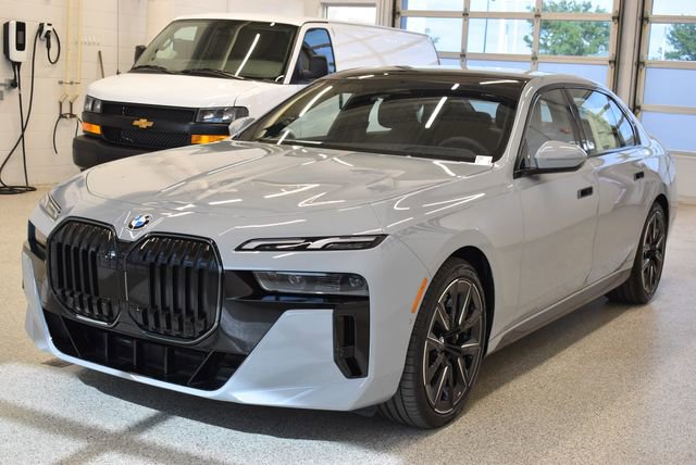New 2026 BMW 740i xDrive w/ Premium Package AWD/4WD image 9