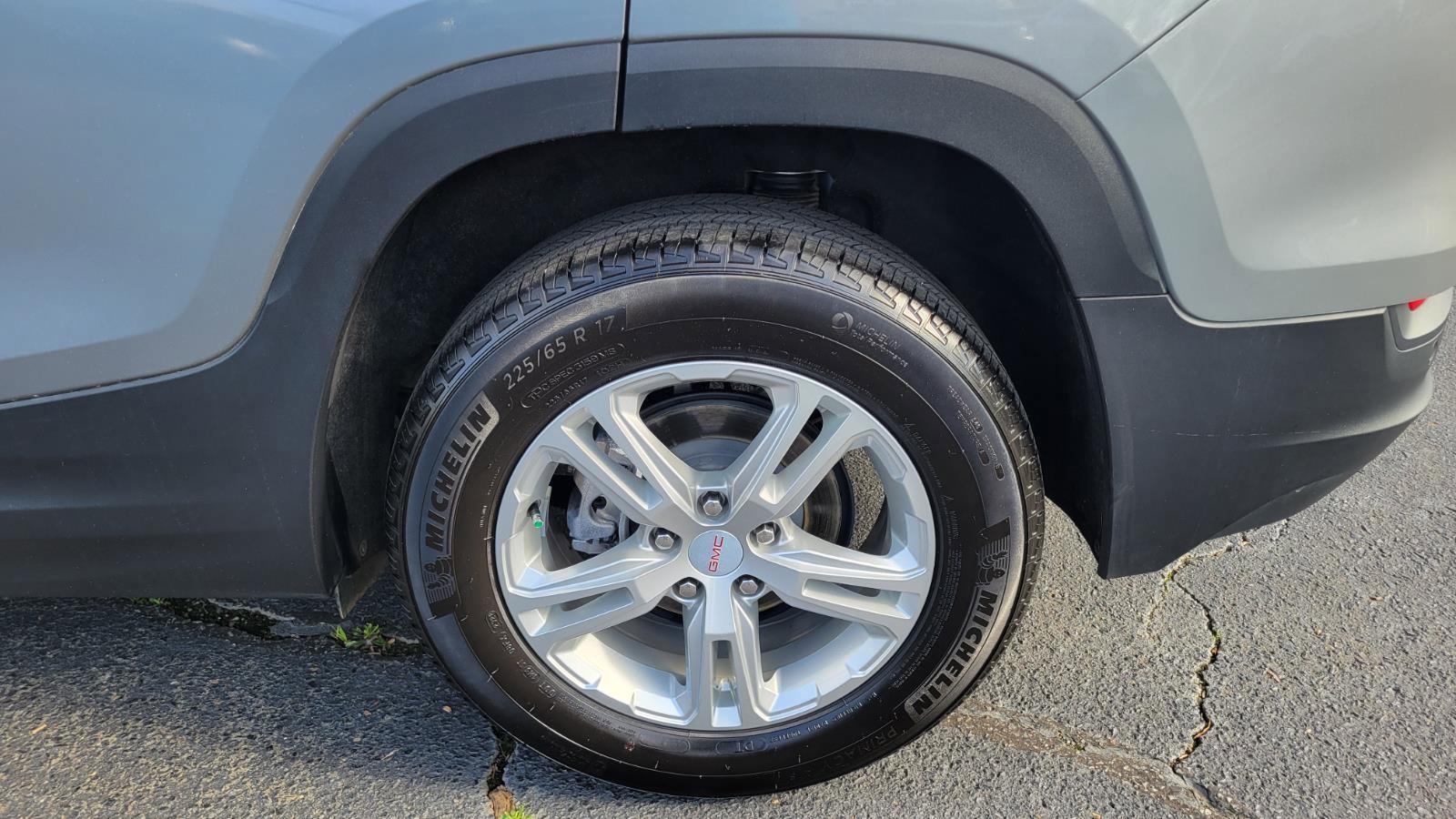 Used 2023 GMC Terrain SLE image 15