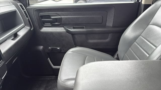 Used 2018 RAM 3500 Tradesman w/ Chrome Appearance Group RWD image 26