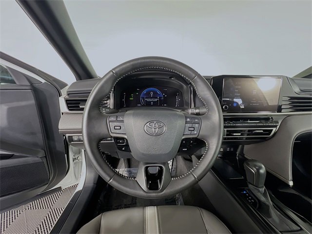 Used 2025 Toyota Camry SE image 13
