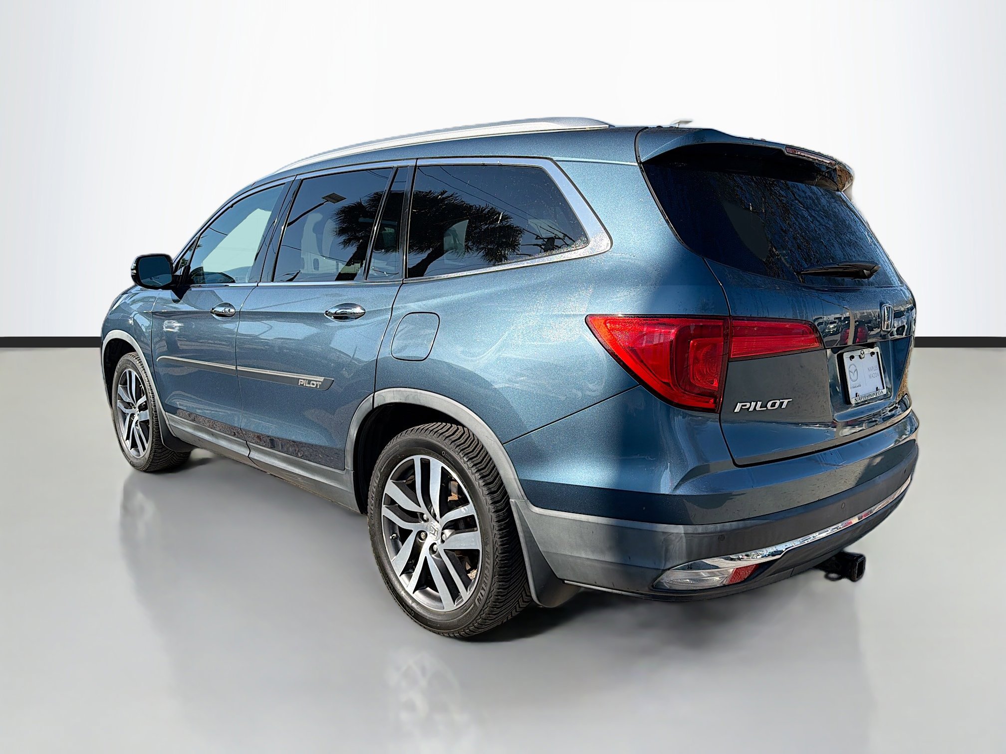 Used 2017 Honda Pilot Touring image 5