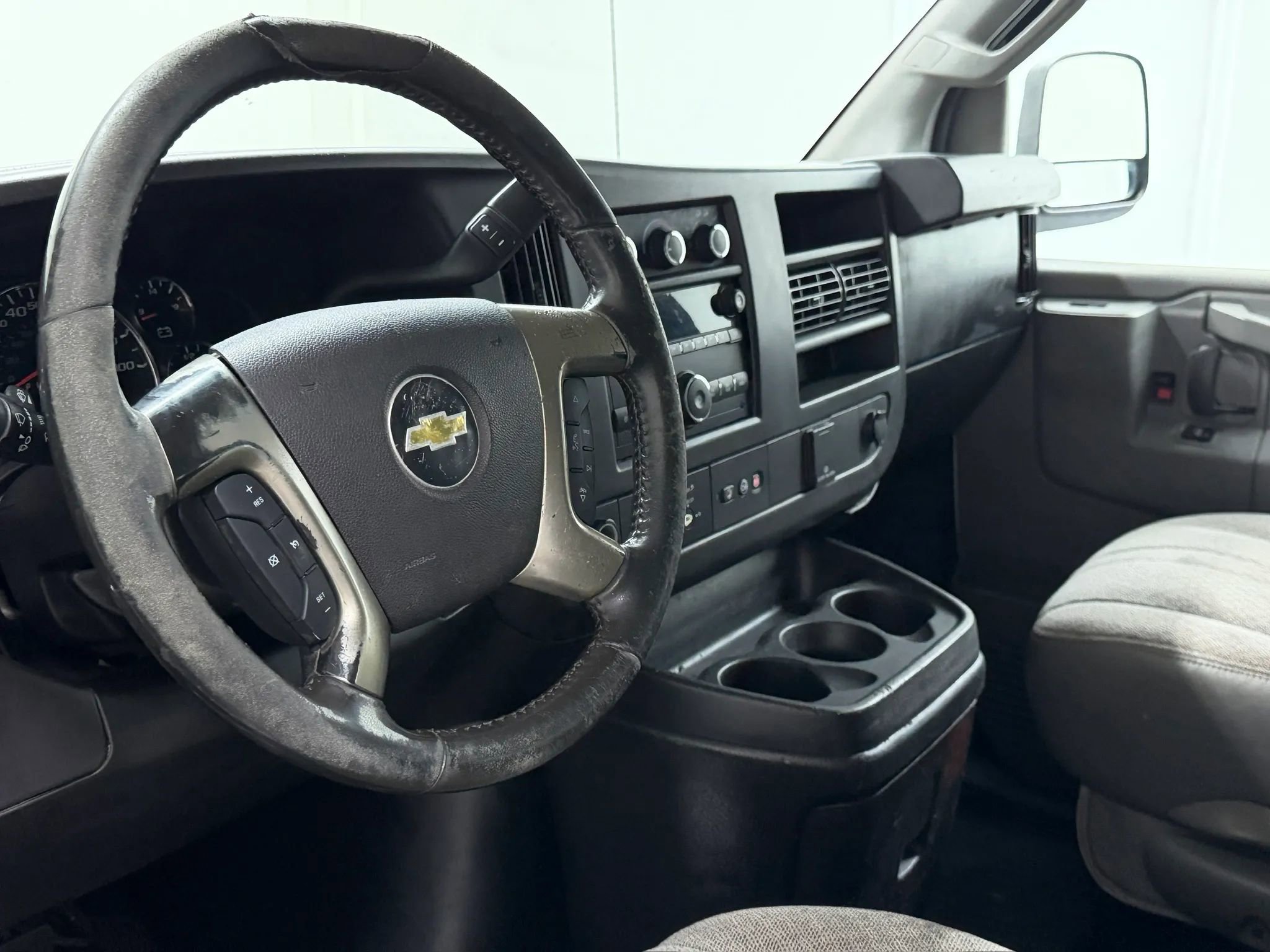 Used 2018 Chevrolet Express 3500 Extended w/ Driver Convenience Package RWD image 6