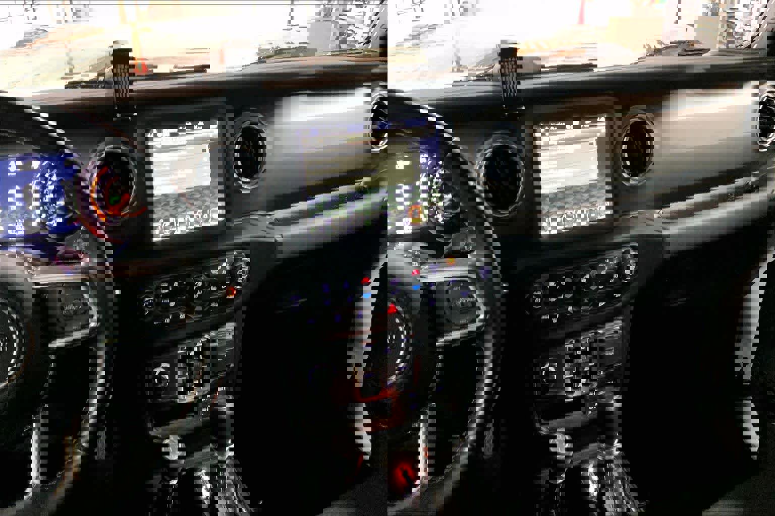 Used 2021 Jeep Wrangler Unlimited Sahara image 7