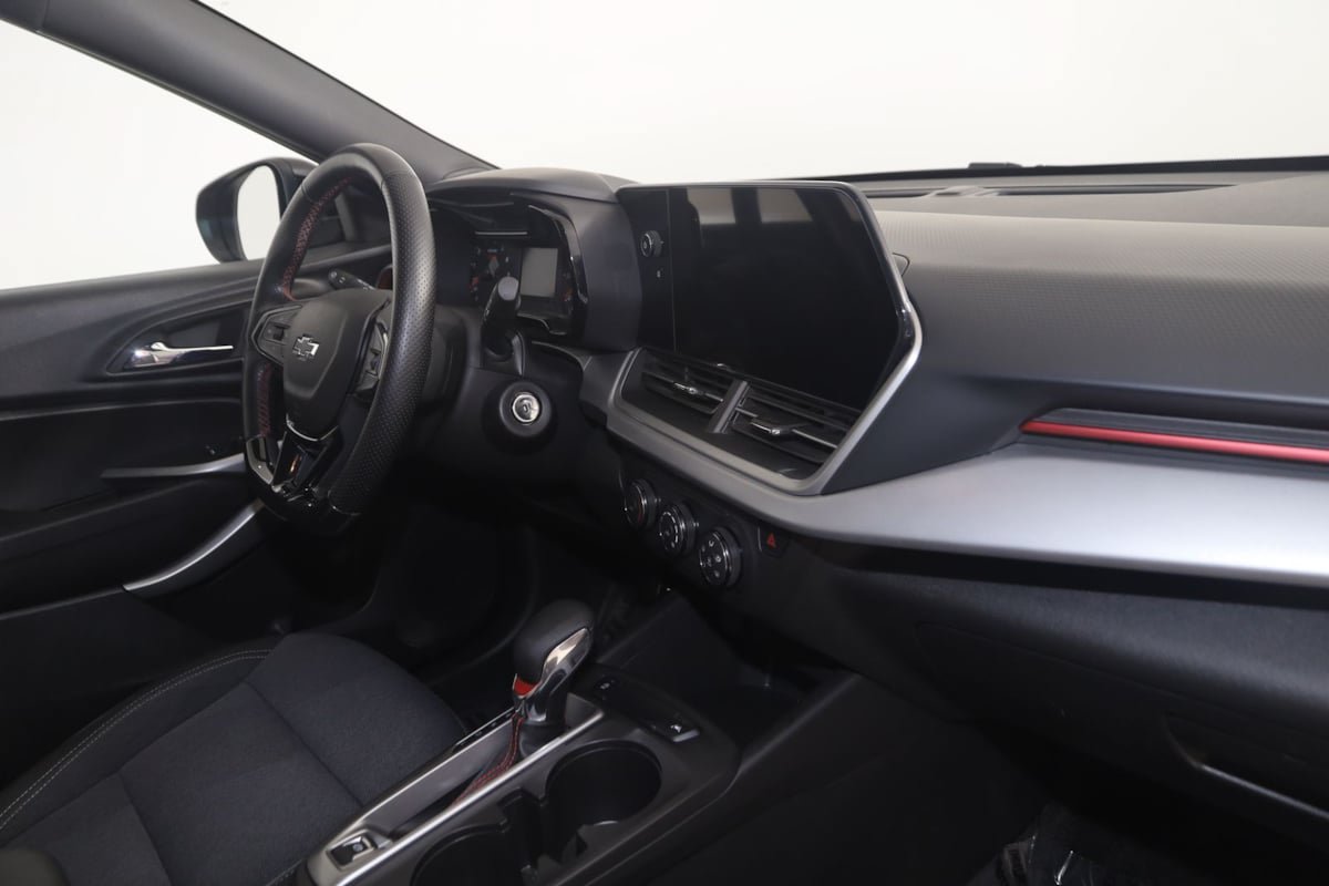 Used 2024 Chevrolet Trax RS FWD image 34