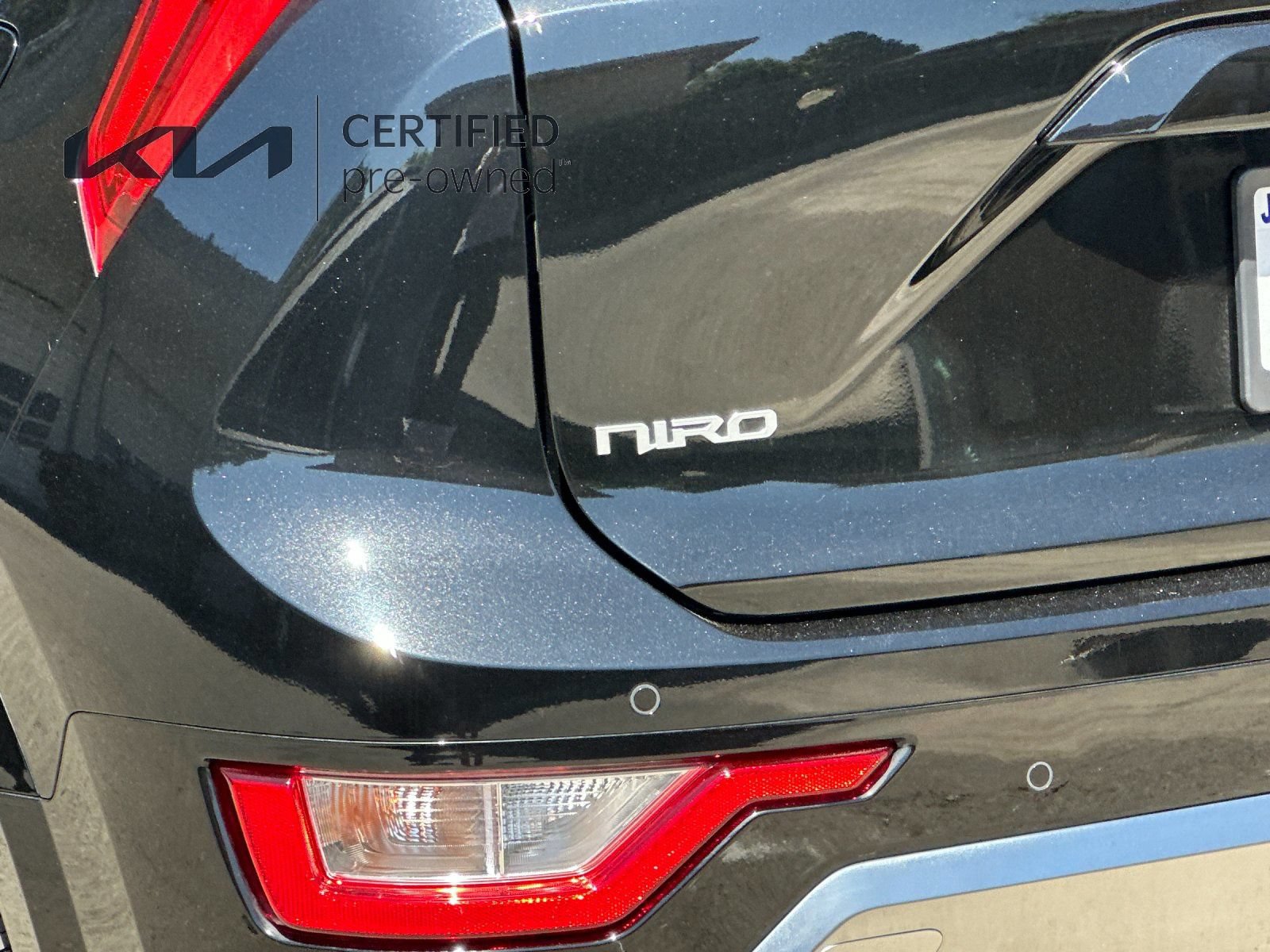 Certified 2025 Kia Niro EX Touring FWD image 28