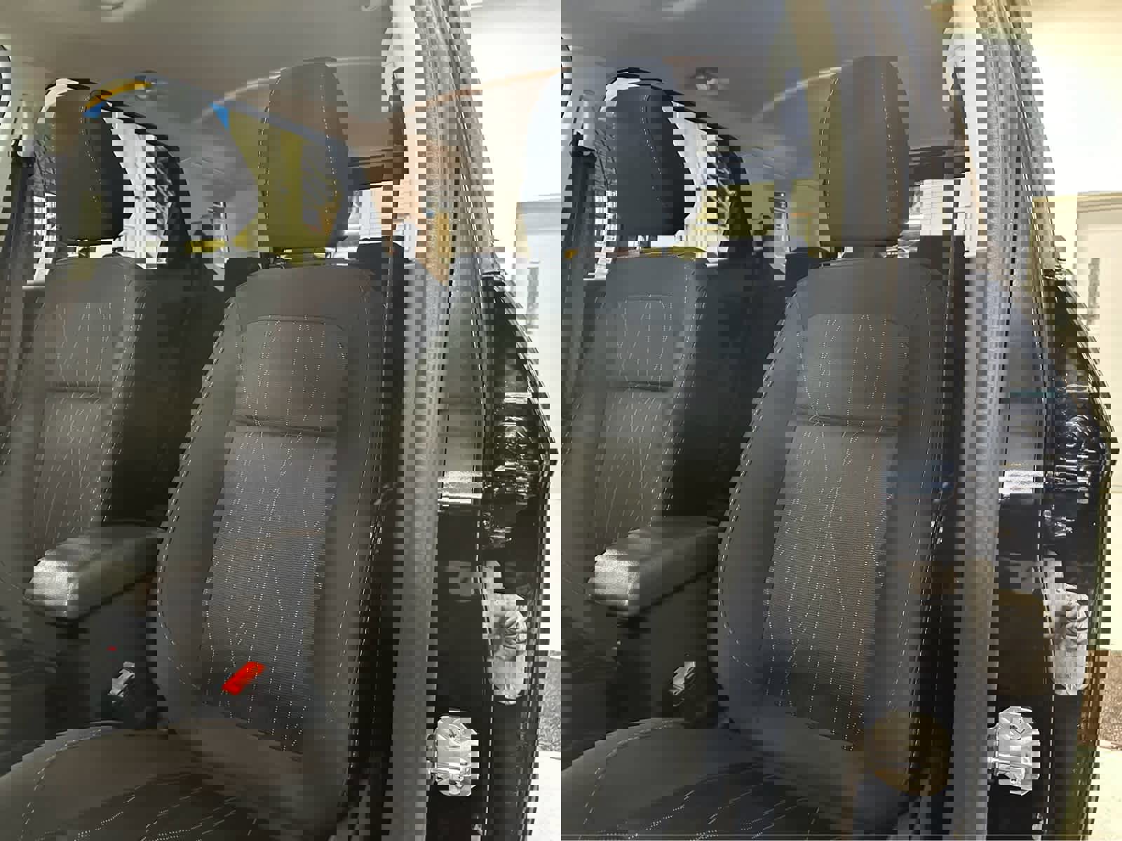 Used 2022 Ford EcoSport SE w/ SE Convenience Package image 17