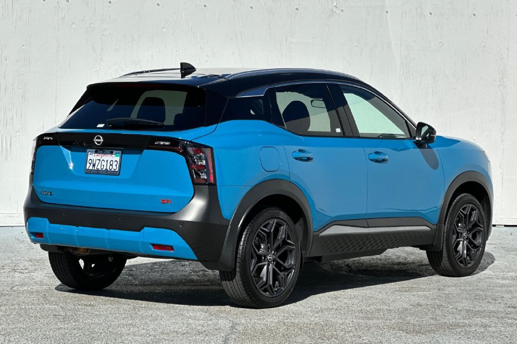 Certified 2025 Nissan Kicks SR FWD image 3