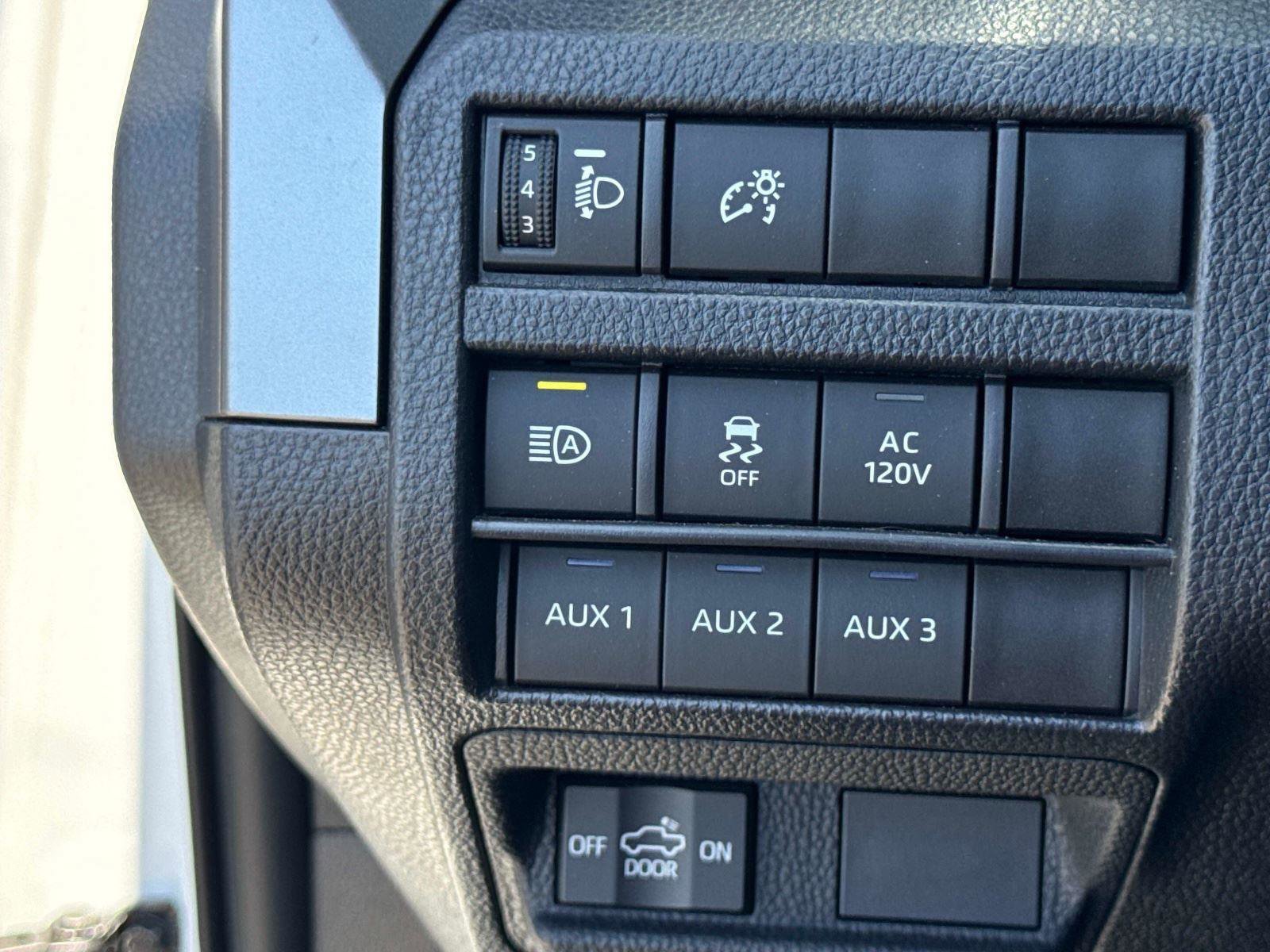 Used 2024 Toyota Tacoma TRD Sport w/ TRD Sport Upgrade Package image 30