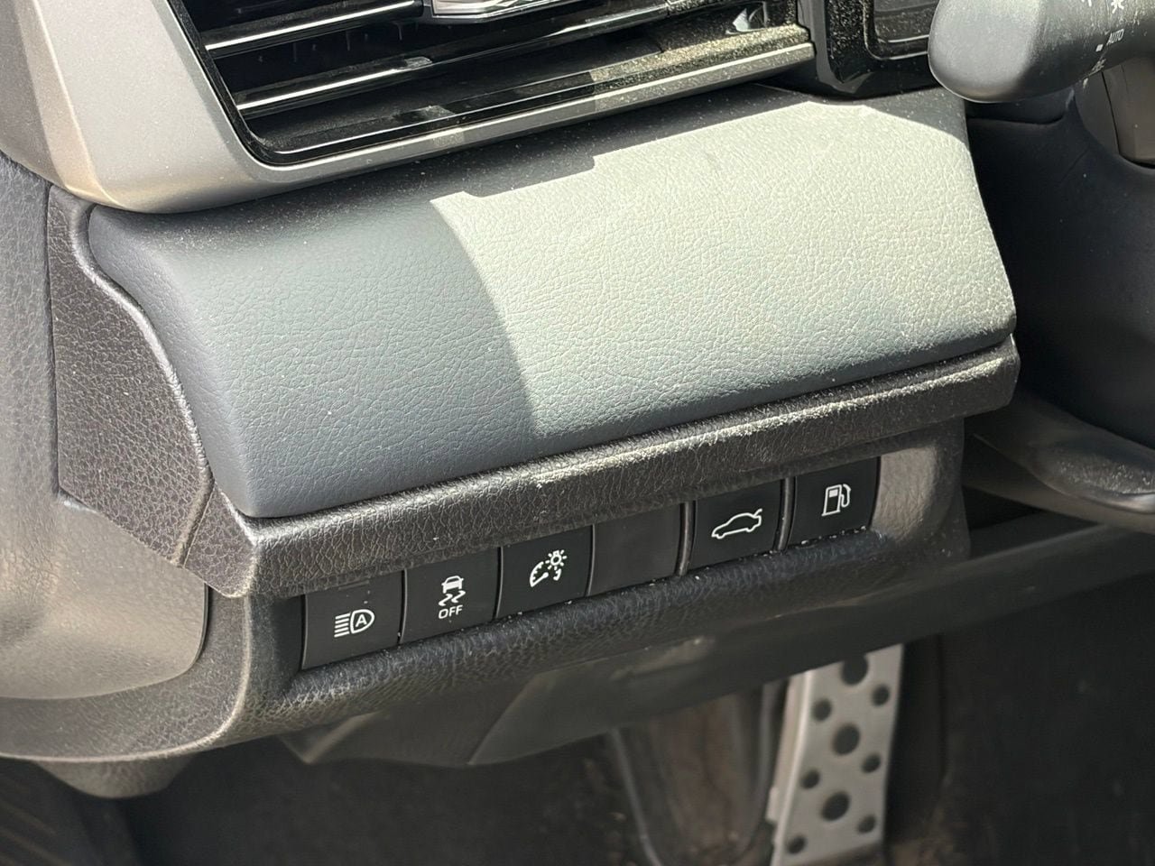 Used 2025 Toyota Camry XSE FWD image 6
