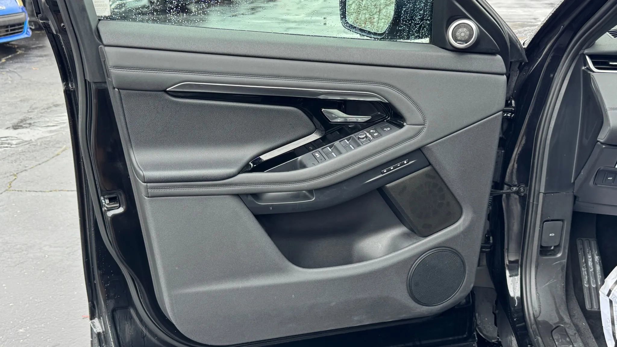 Used 2020 Land Rover Range Rover Evoque SE image 9